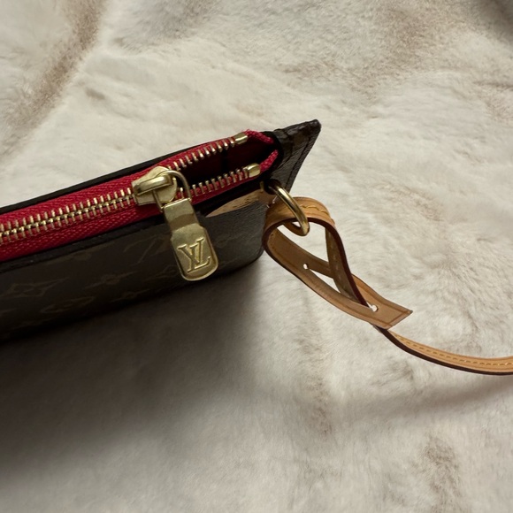 Authentic Louis Vuitton Neverfull GM NEW  monogram pouch wristlet - Picture 5 of 9